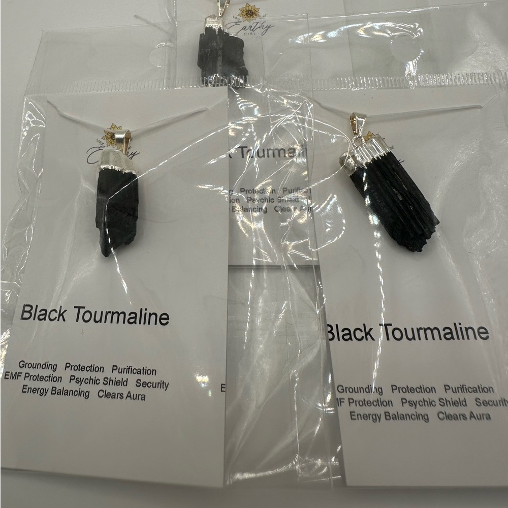Black tourmaline raw pendant‎